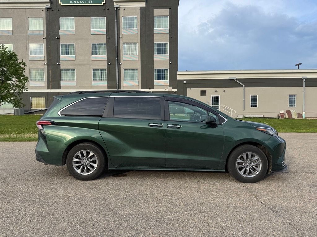 2022 Toyota Sienna XLE 7 Passenger