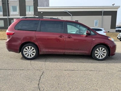 2017 Toyota Sienna LE 7 Passenger