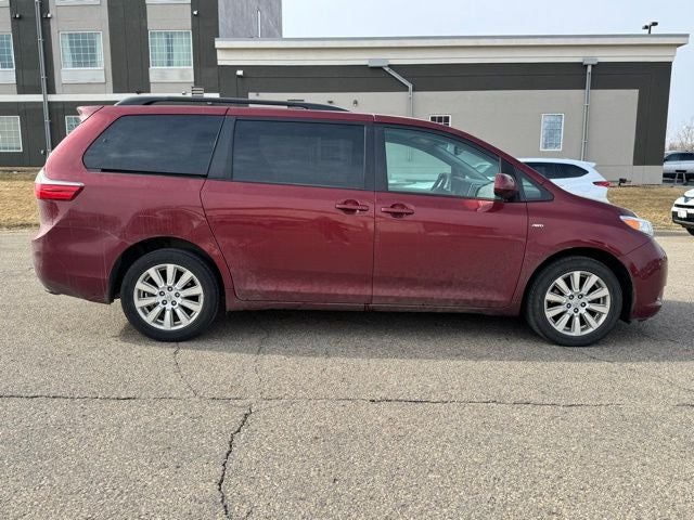 2017 Toyota Sienna LE 7 Passenger