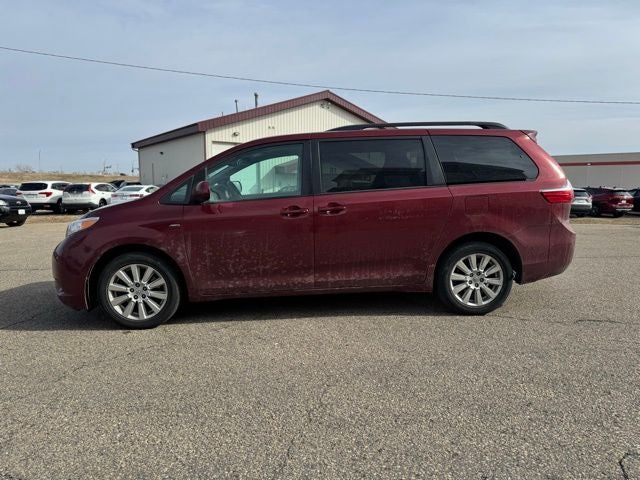 2017 Toyota Sienna LE 7 Passenger
