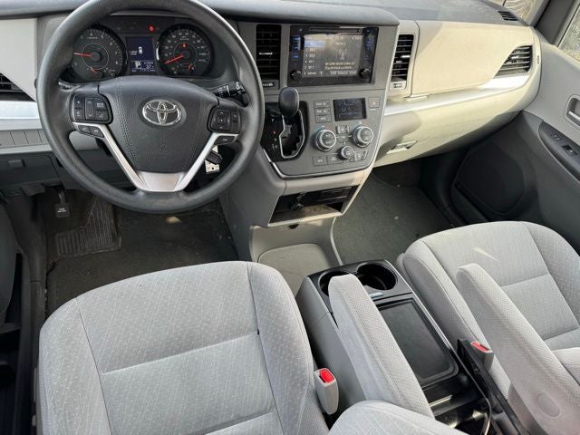 2017 Toyota Sienna LE 7 Passenger