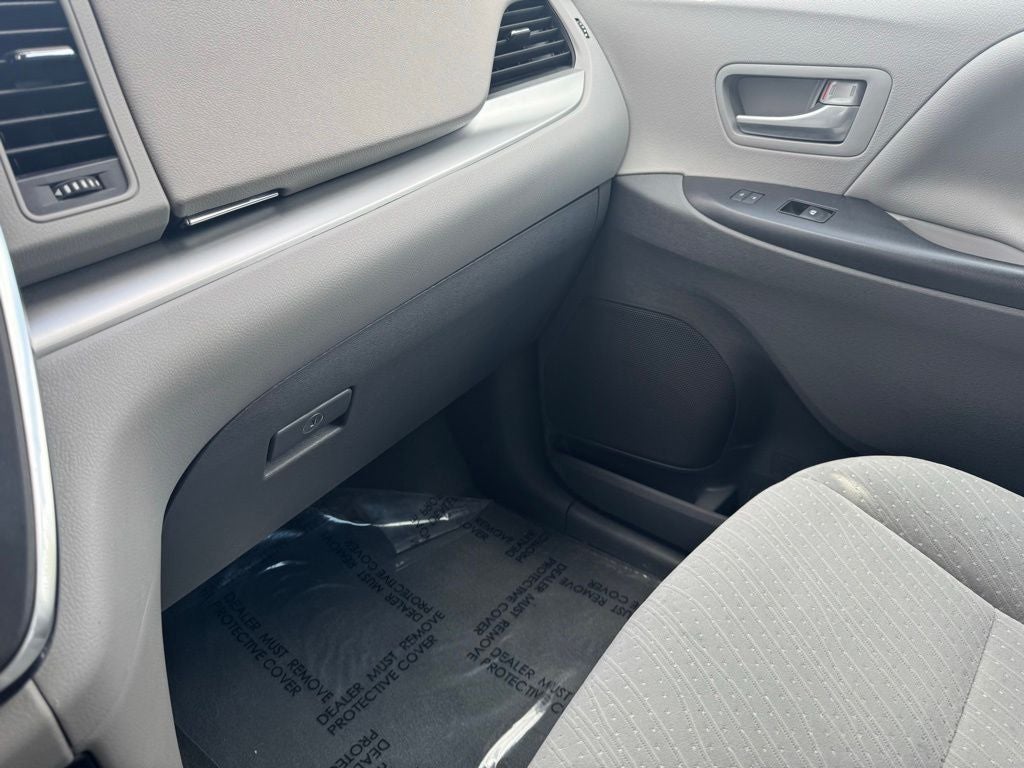 2019 Toyota Sienna LE 7 Passenger