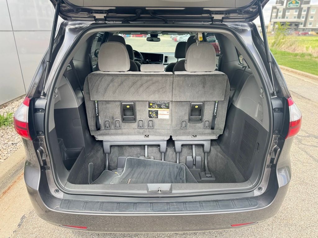2019 Toyota Sienna LE 7 Passenger