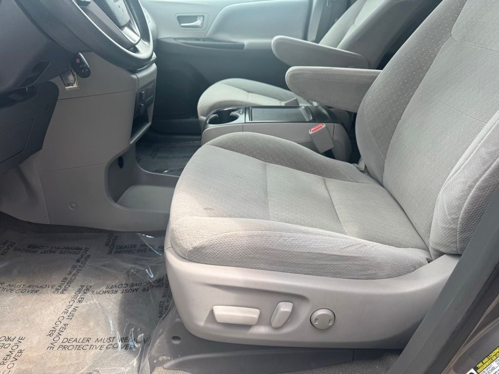 2019 Toyota Sienna LE 7 Passenger