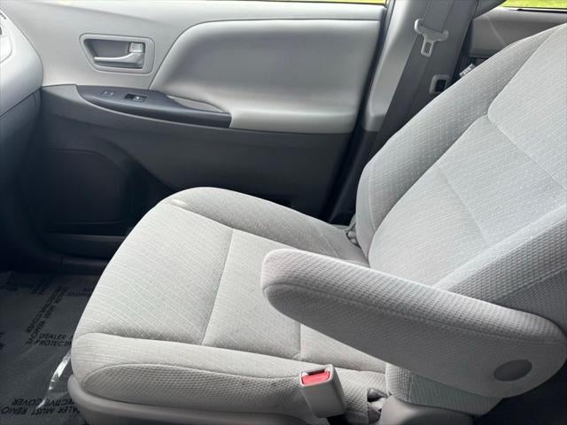2019 Toyota Sienna LE 7 Passenger
