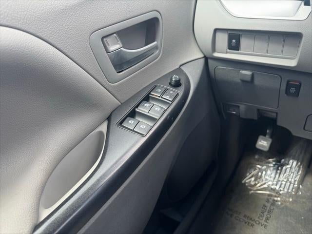 2019 Toyota Sienna LE 7 Passenger