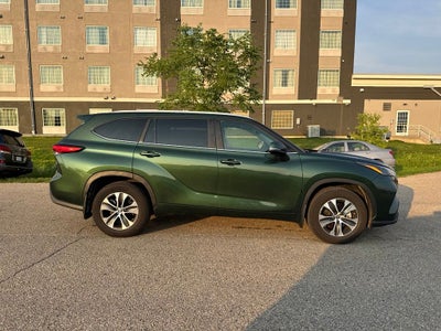 2023 Toyota Highlander XLE FWD