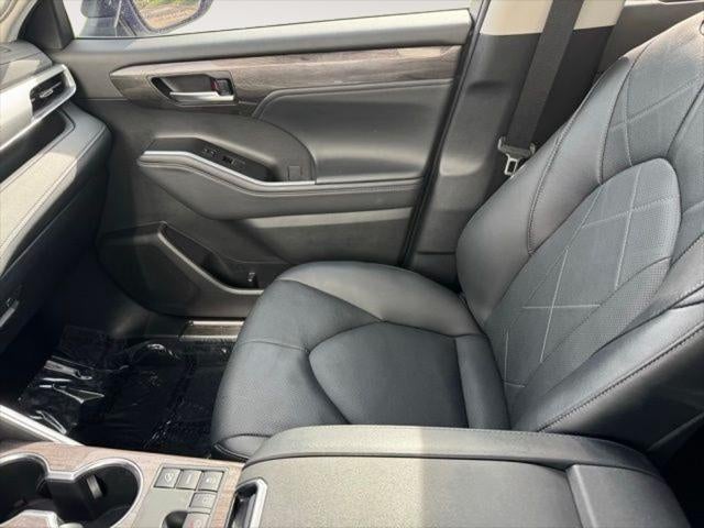 2025 Toyota Highlander Platinum AWD