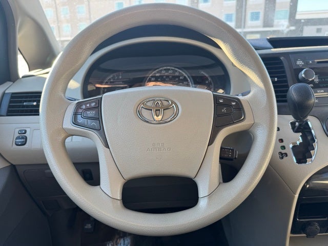 2014 Toyota Sienna LE FWD