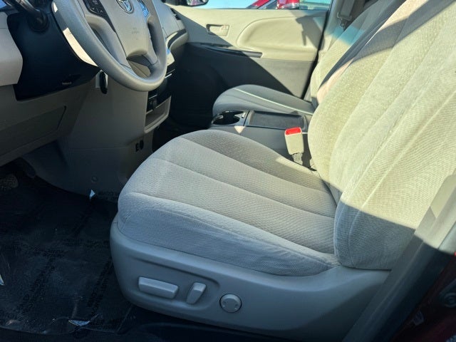 2014 Toyota Sienna LE FWD