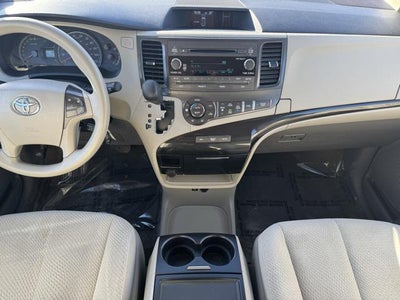 2014 Toyota Sienna LE FWD