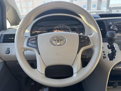 2014 Toyota Sienna LE FWD