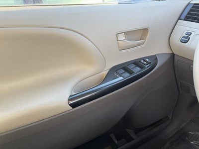 2014 Toyota Sienna LE FWD