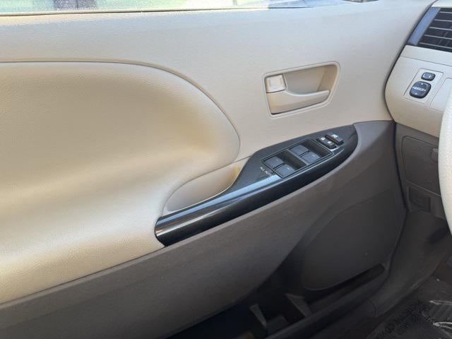 2014 Toyota Sienna LE FWD