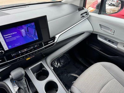 2025 Toyota Sienna LE 8 Passenger
