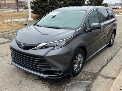 2025 Toyota Sienna LE 8 Passenger