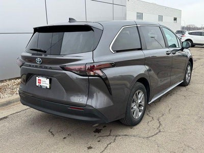 2025 Toyota Sienna LE 8 Passenger