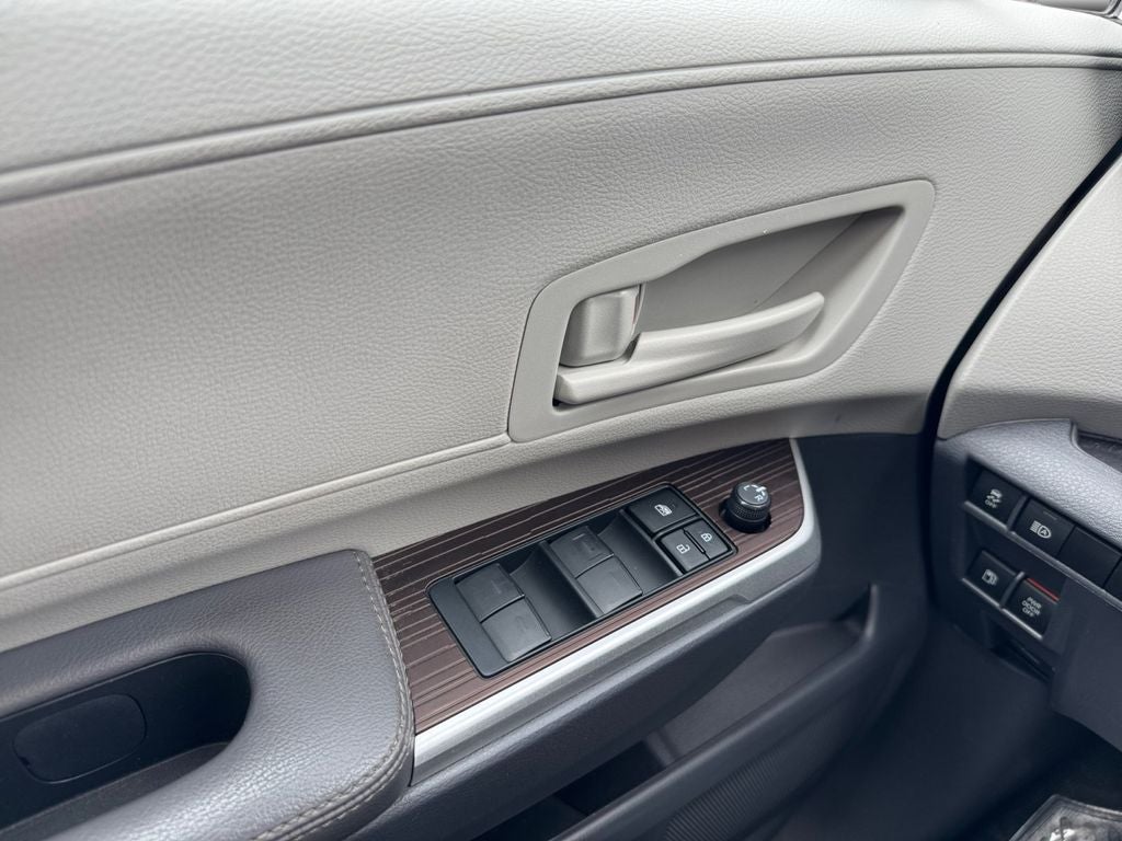 2023 Toyota Sienna LE 8 Passenger