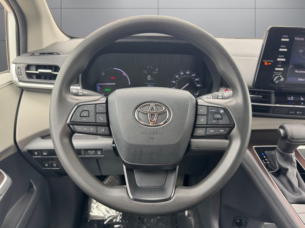 2023 Toyota Sienna LE 8 Passenger