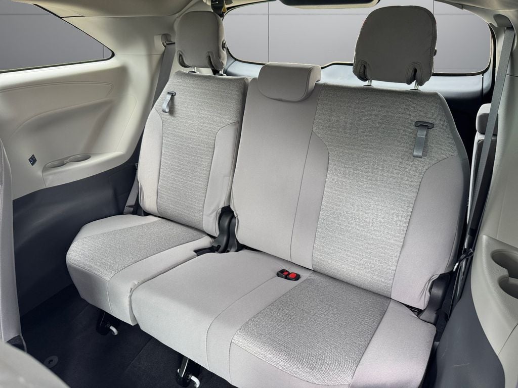 2023 Toyota Sienna LE 8 Passenger