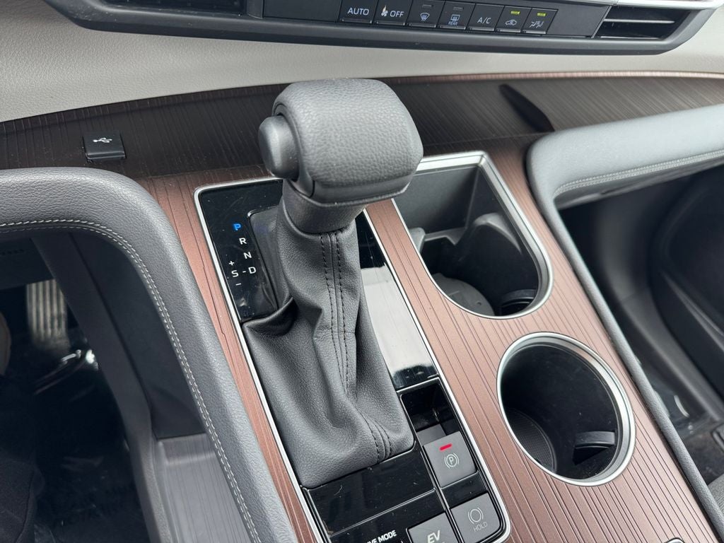 2023 Toyota Sienna LE 8 Passenger