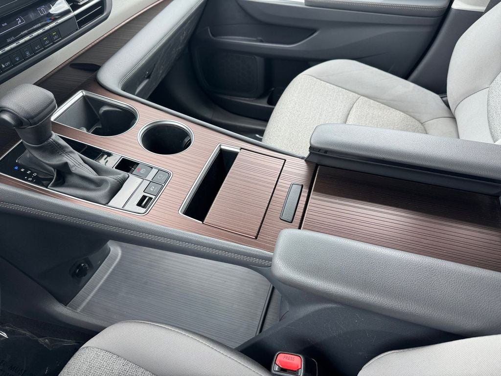 2023 Toyota Sienna LE 8 Passenger