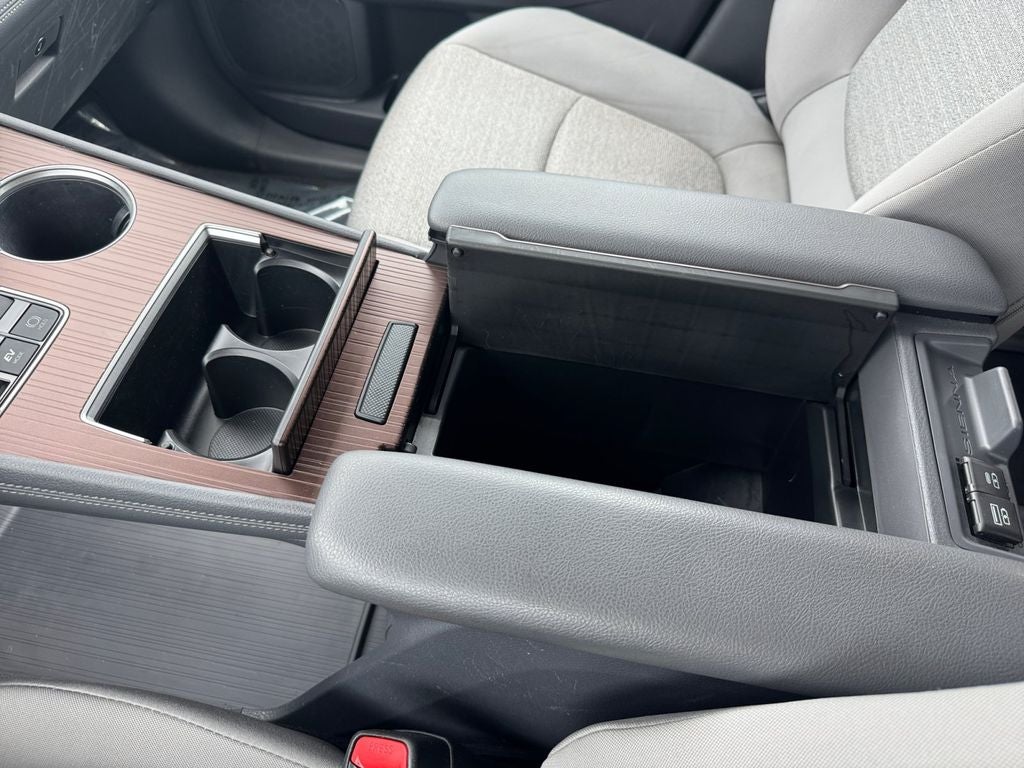 2023 Toyota Sienna LE 8 Passenger