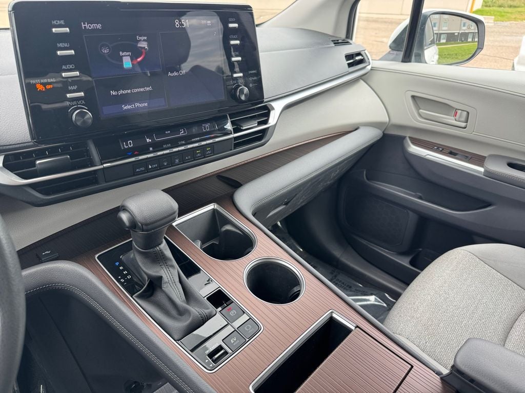 2023 Toyota Sienna LE 8 Passenger