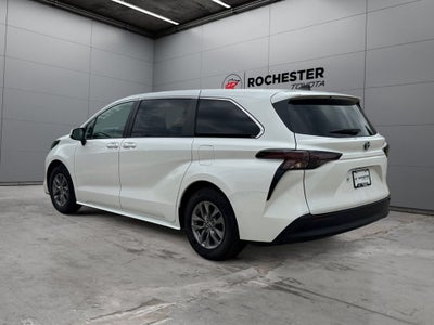 2023 Toyota Sienna LE 8 Passenger