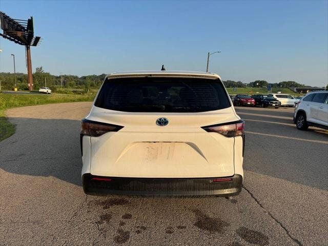 2023 Toyota Sienna LE 8 Passenger