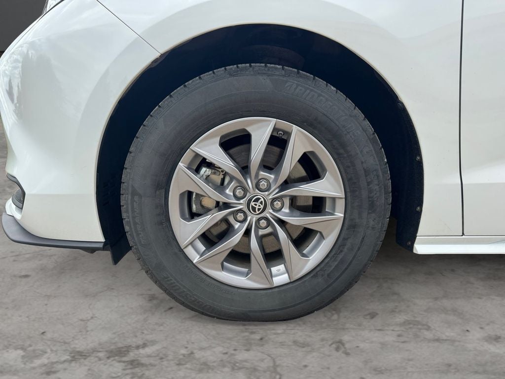 2023 Toyota Sienna LE 8 Passenger