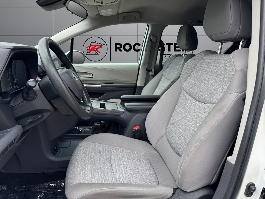 2023 Toyota Sienna LE 8 Passenger