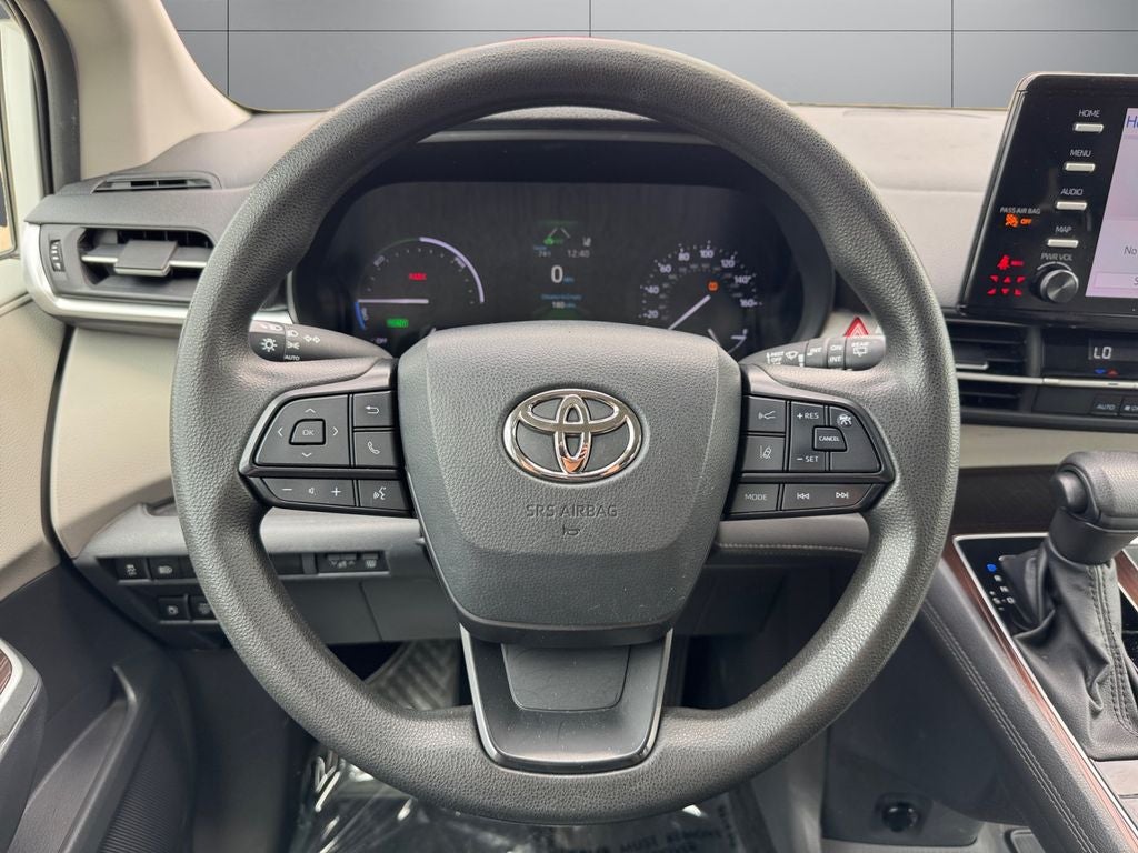 2023 Toyota Sienna LE 8 Passenger