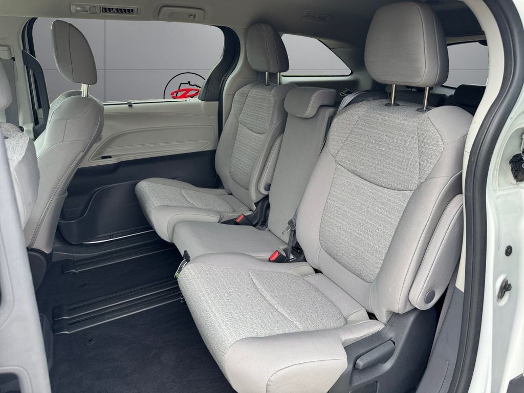 2023 Toyota Sienna LE 8 Passenger