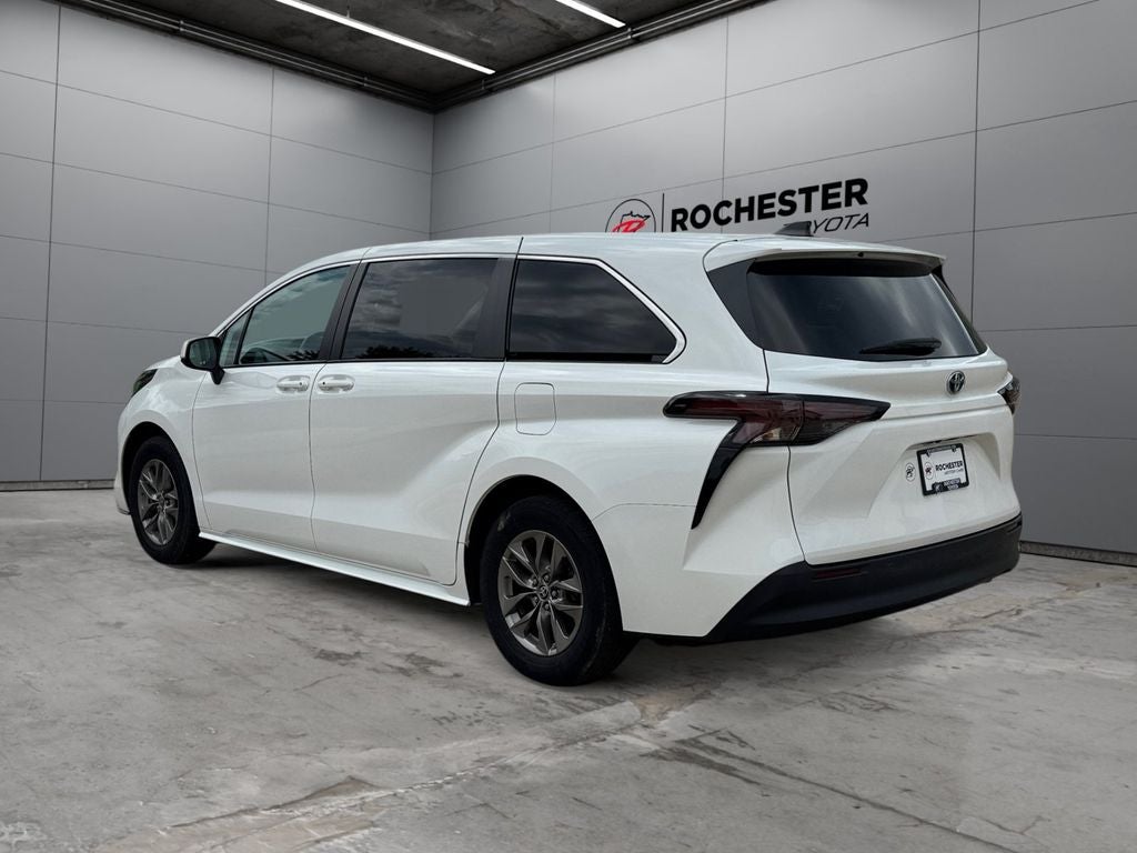 2023 Toyota Sienna LE 8 Passenger
