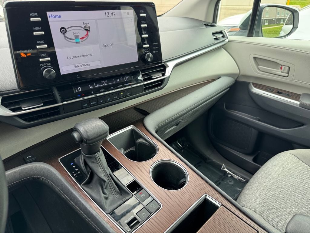 2023 Toyota Sienna LE 8 Passenger