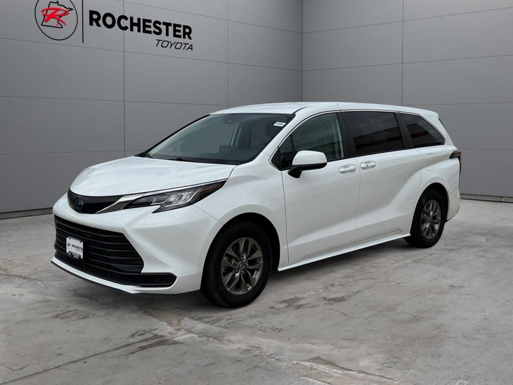 2023 Toyota Sienna LE 8 Passenger