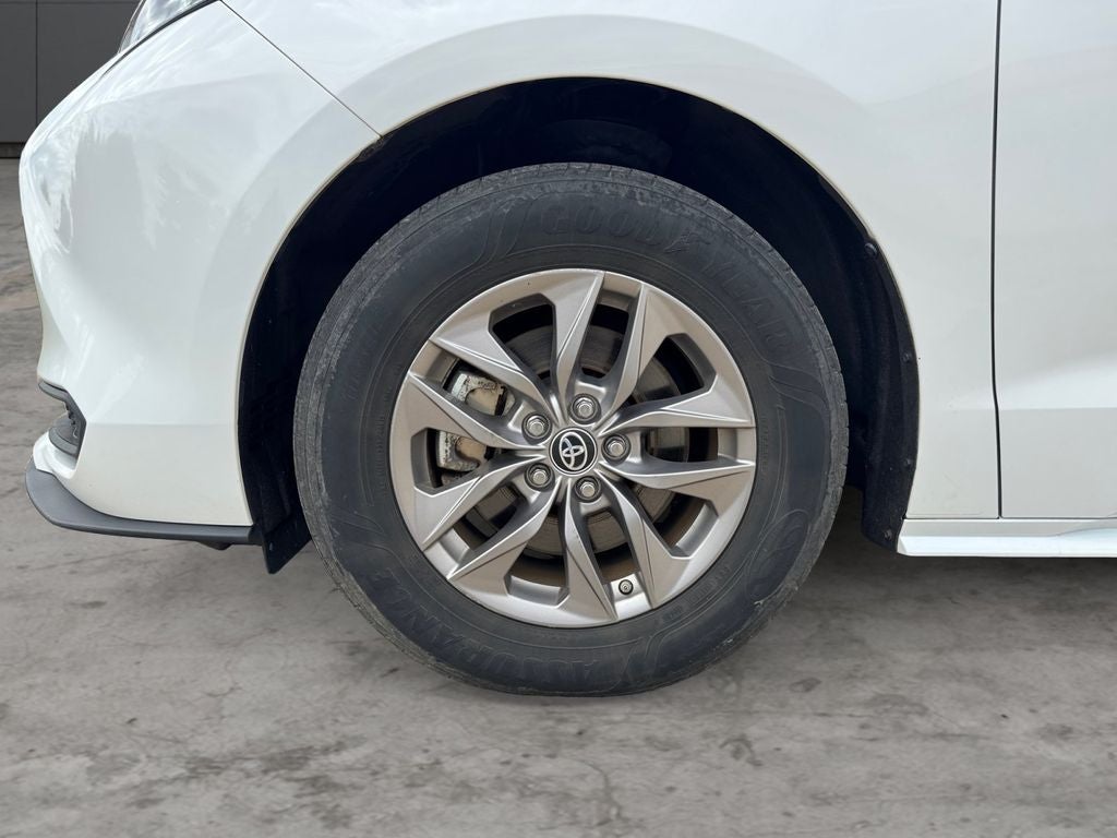 2023 Toyota Sienna LE 8 Passenger