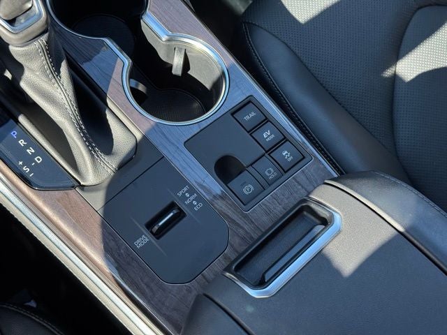 2023 Toyota Highlander Hybrid Limited AWD