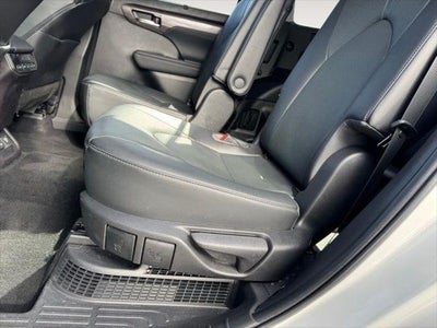 2023 Toyota Highlander Hybrid Limited AWD