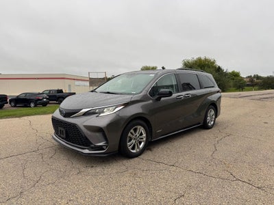 2021 Toyota Sienna XSE 7 Passenger
