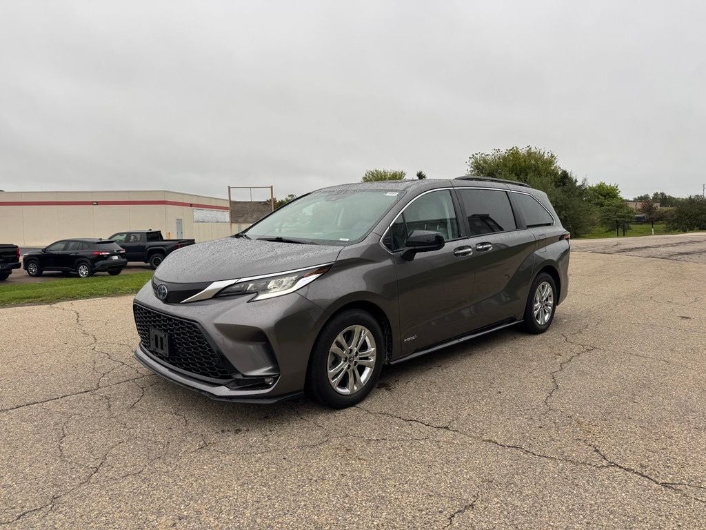 2021 Toyota Sienna XSE 7 Passenger