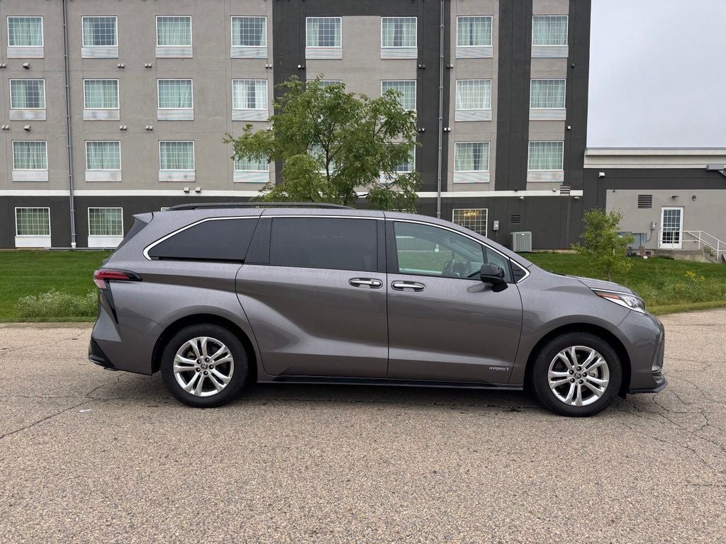 2021 Toyota Sienna XSE 7 Passenger