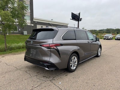 2021 Toyota Sienna XSE 7 Passenger