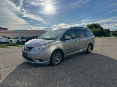 2015 Toyota Sienna XLE 8 Passenger