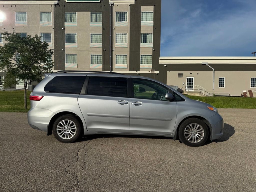 2015 Toyota Sienna XLE 8 Passenger