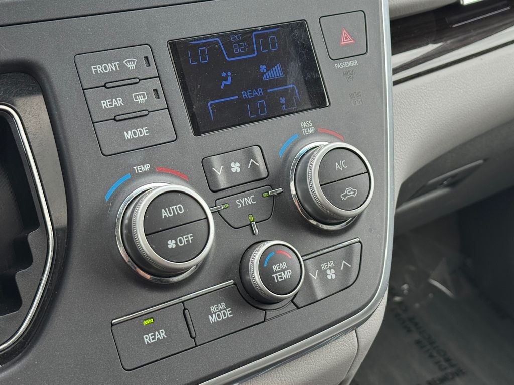 2015 Toyota Sienna XLE 8 Passenger