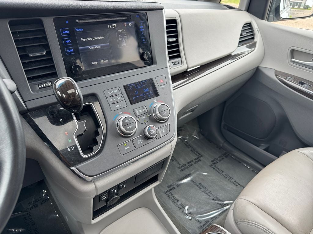 2015 Toyota Sienna XLE 8 Passenger