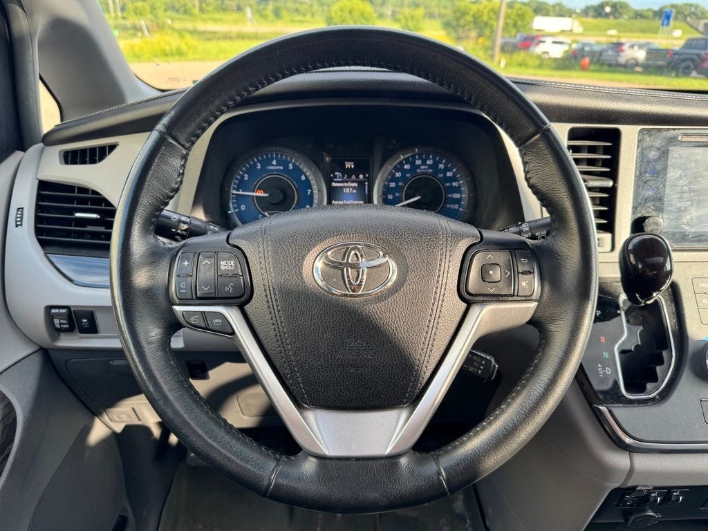 2015 Toyota Sienna XLE 8 Passenger