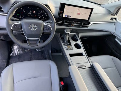 2025 Toyota Sienna XLE 8 Passenger